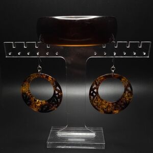 Faux tortoise shell drop earrings and bracelet.